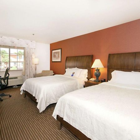 Hilton Garden Inn Palm Springs/Ранчо Мираж Екстериор снимка