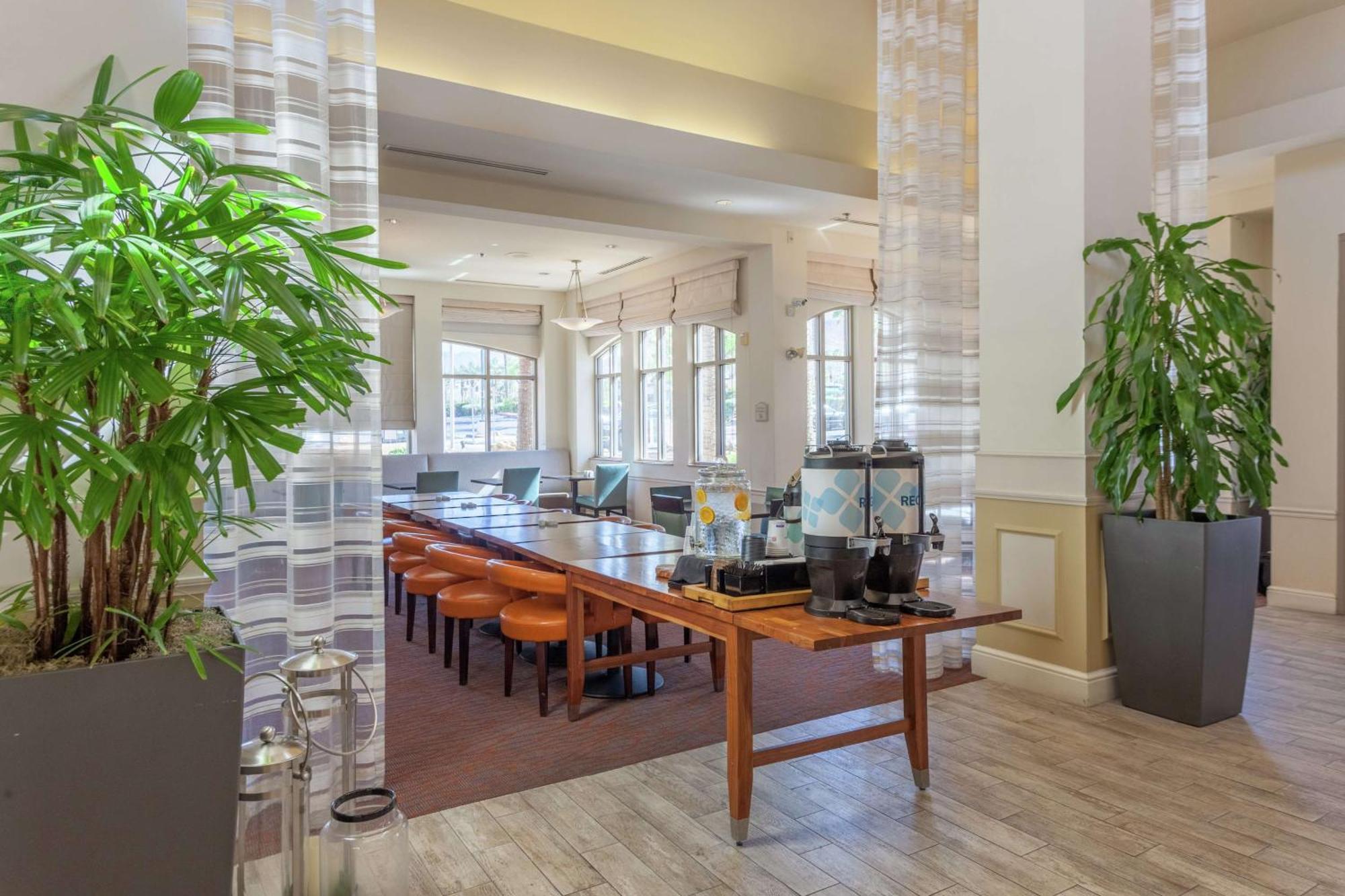 Hilton Garden Inn Palm Springs/Ранчо Мираж Екстериор снимка